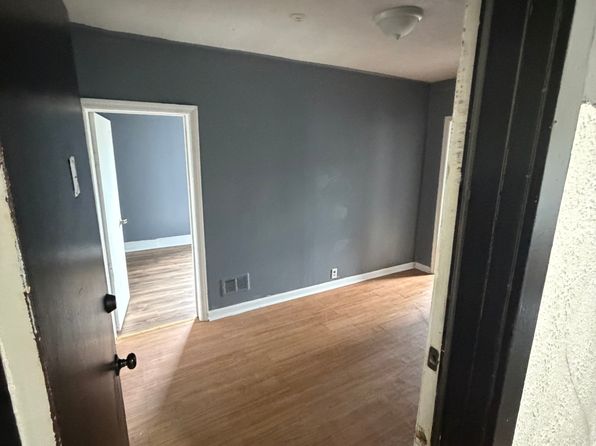 32 Main St #3