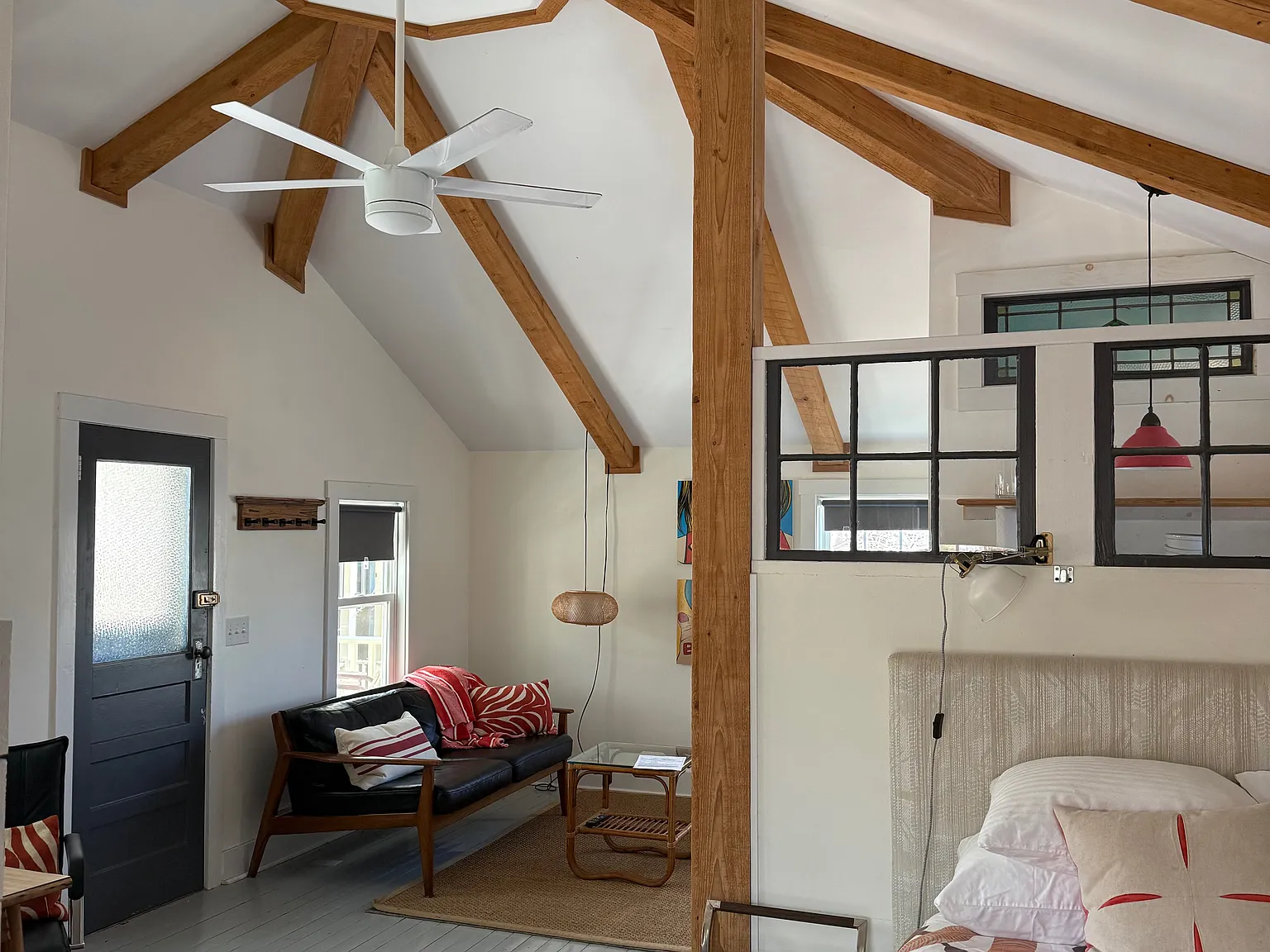 Studio, 450 sqft, $1,695 — Photo 2