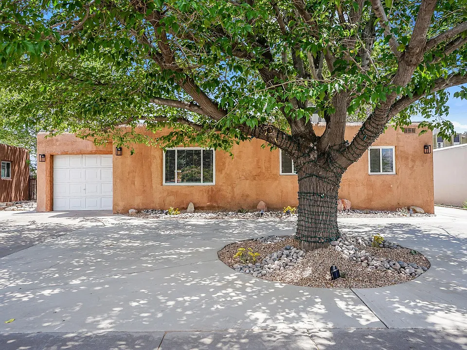 2518 Cagua Dr NE