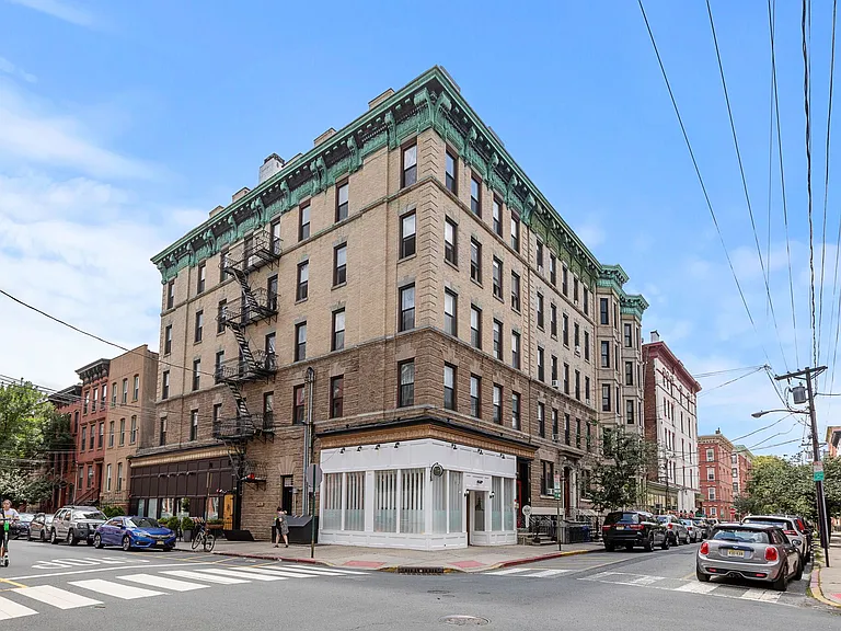 251 10th St #1B — Photo 12