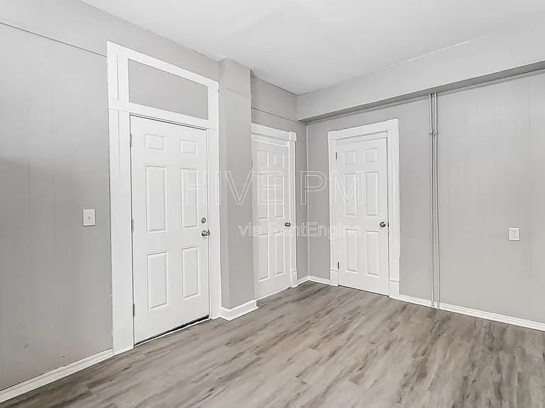 1758 Brewster Ave — Photo 13