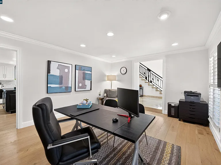 2207 Martin Ave — Photo 53