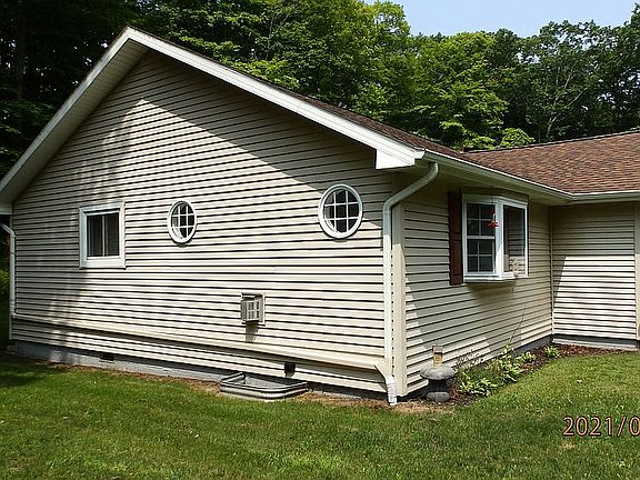 5th image of 1734 Douglas Dr