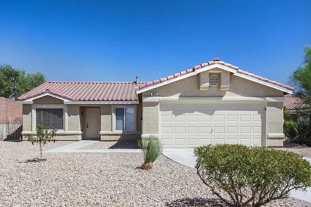 4 bed, 2.0 bath, 1594 sqft, $2,105 — Photo 1