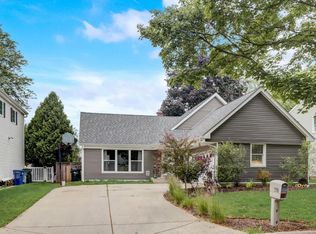 306 Albany Ln, Vernon Hills, IL