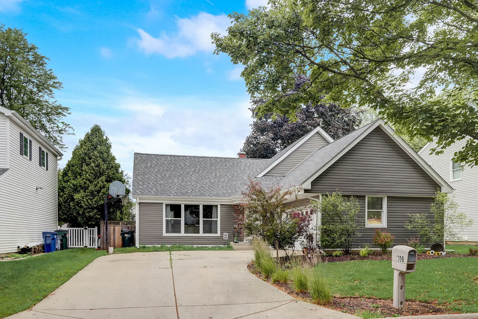 306 Albany Ln photo 1