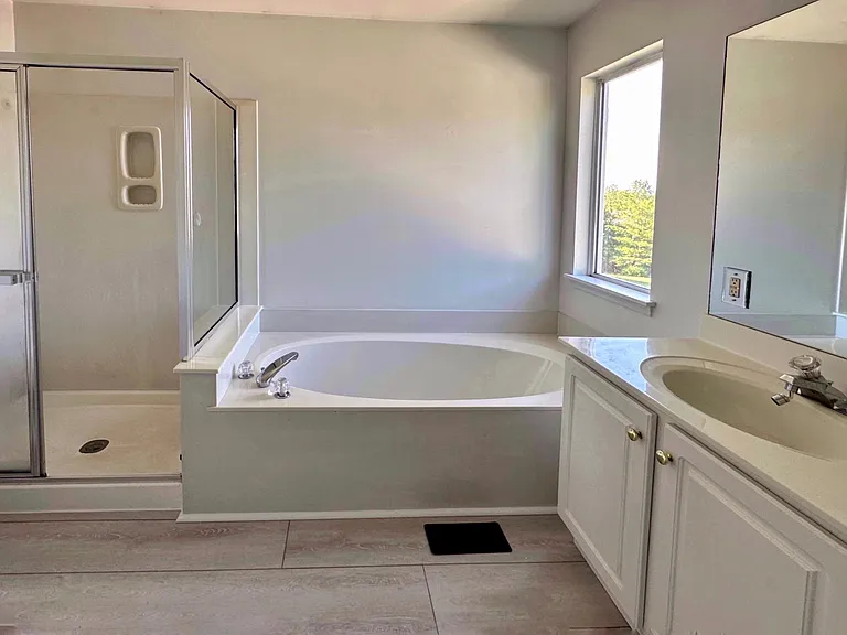 260 Valleybrook Ct — Photo 12