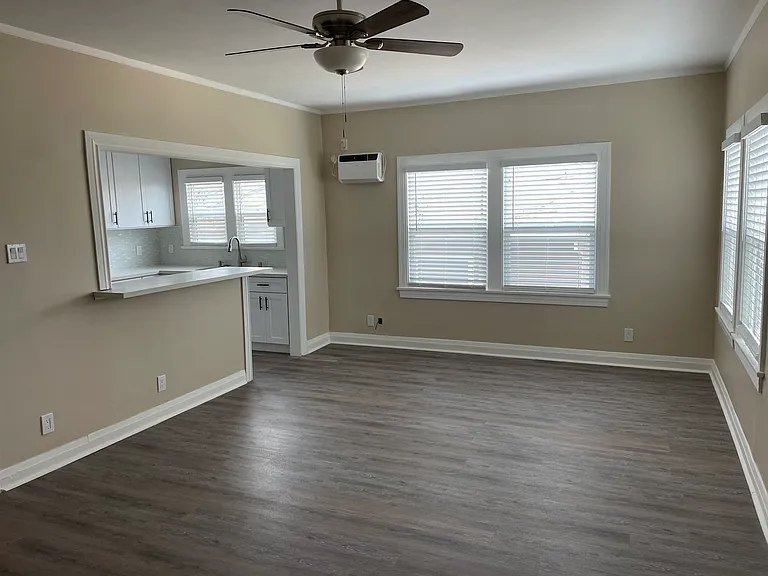 1510 E 3rd St #5 — Photo 3