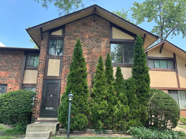 18W168 Standish Ln, Villa Park, IL 60181