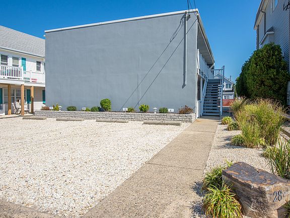 3rd image of 28 K St #3