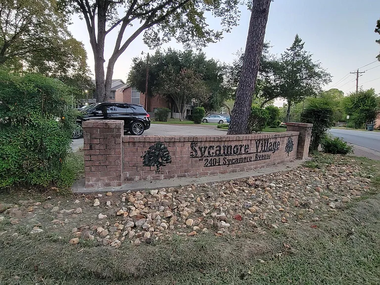 2404 Sycamore Ave #C-1 — Photo 1