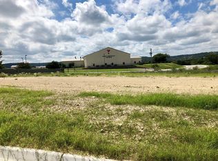 1911 Chateau Ln N, Kerrville, TX 78028