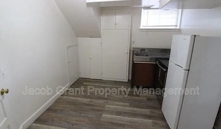 1110 E Lewis St #1/2 — Photo 8