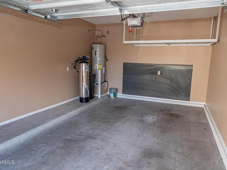 2162 W Scully Dr — Photo 32