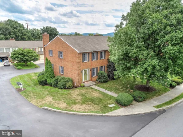 524 Allenview Dr, Mechanicsburg, PA 17055