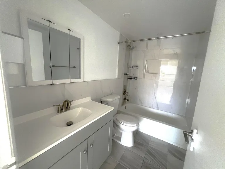 7000 NW 186th St #4-325 — Photo 7