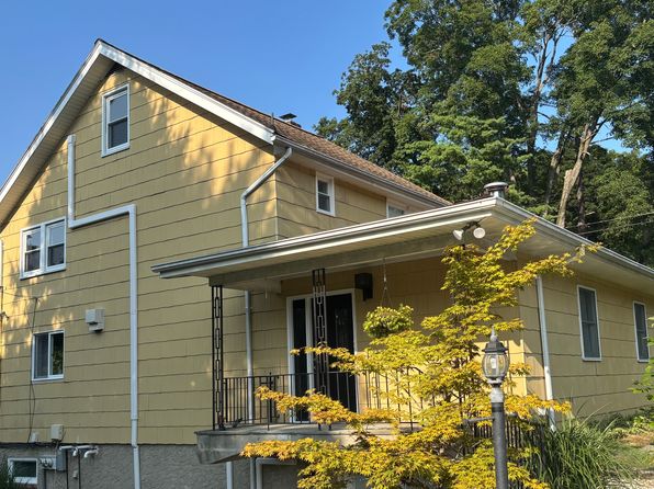 2 Crugers Ave #1A
