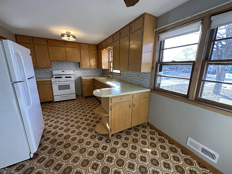 136 Elmwood Ln — Photo 13