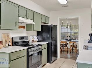921 Willowbrook Dr, Hinesville, GA 31313