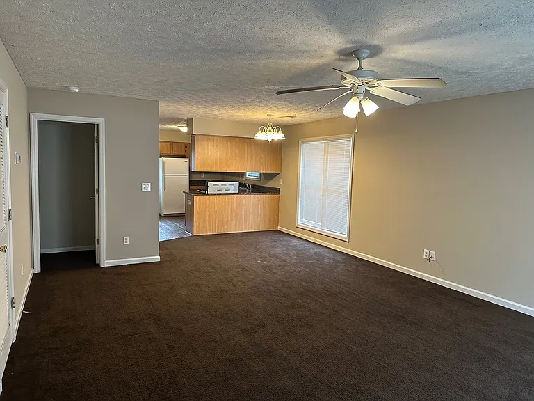 1501 Summerplace Dr — Photo 2