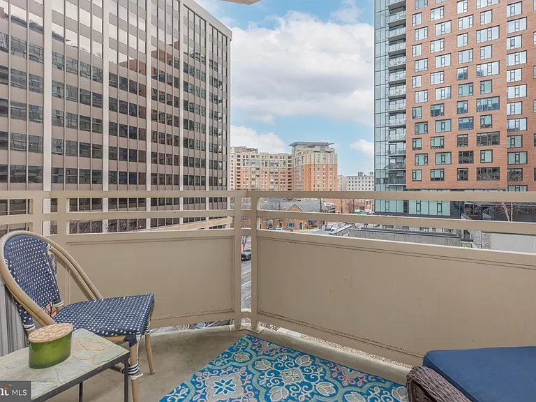 4801 Fairmont Ave #411 — Photo 10