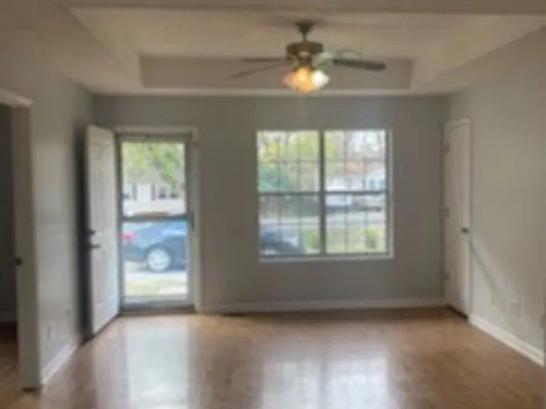 219 Tobacco Rd — Photo 2