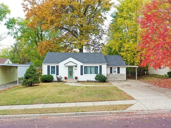 7708 Robinson St, Overland Park, KS 66204