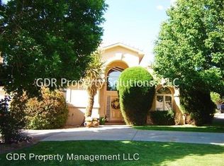 11221 Country Clb NE, Albuquerque, NM 87111