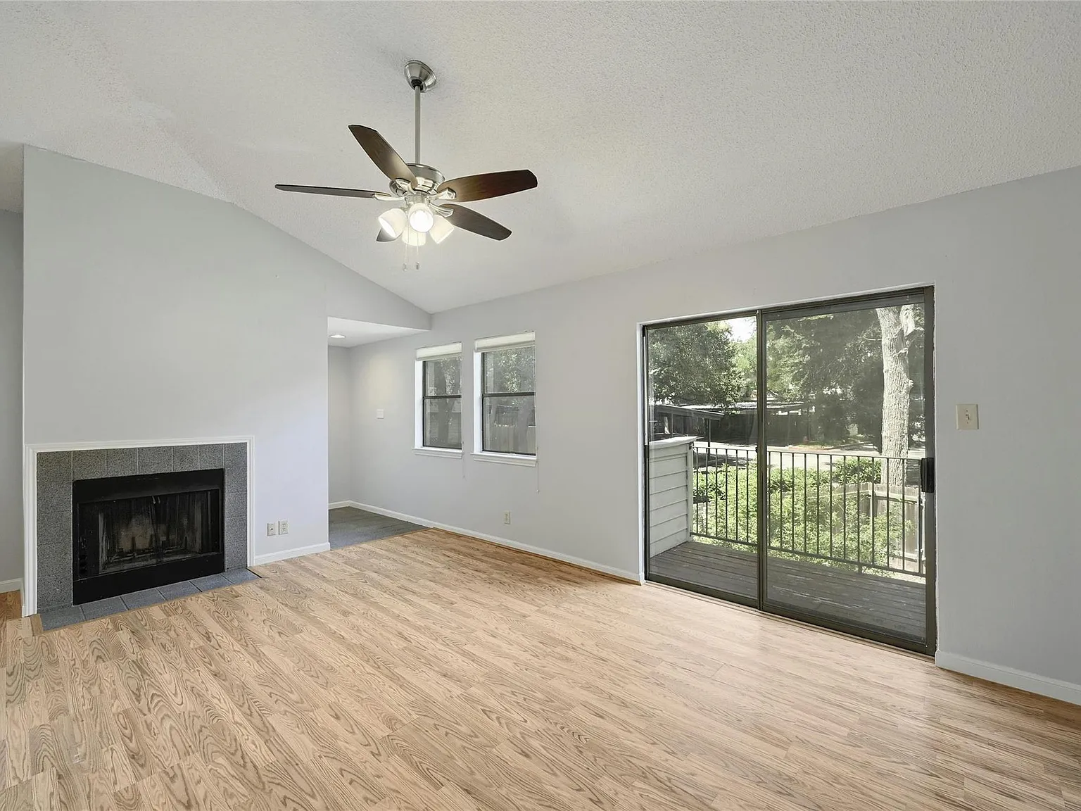 2 bed, 1.0 bath, 895 sqft, $1,675 — Photo 4