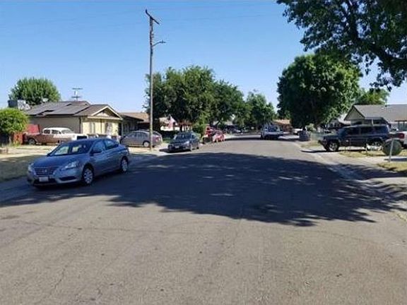Exterior Neighborhood (street photo)