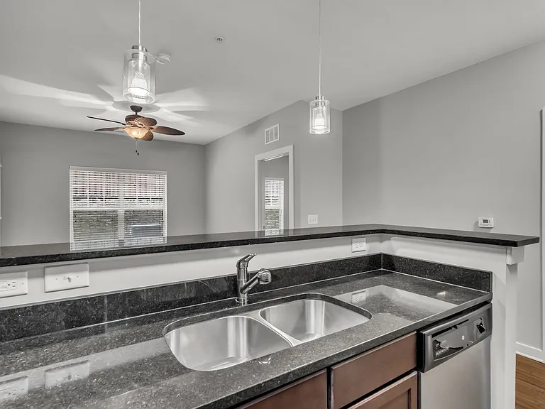 410 Rosedale Ave #105 — Photo 6