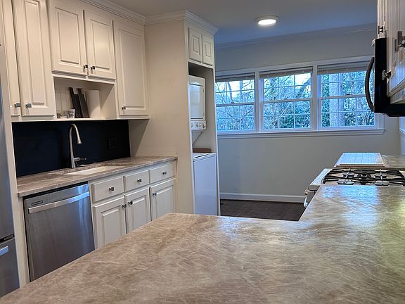 2025: KItchen updated with Taj Majal quartzite countertops and chalkboard backsplash.
