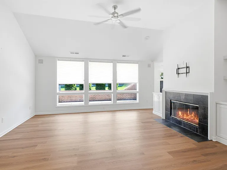 3711 Shadow Glen Ct — Photo 8