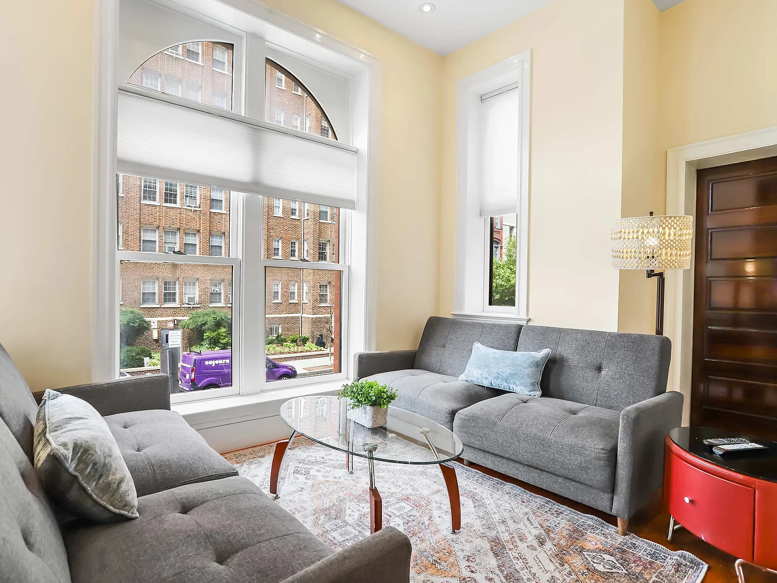 2 bed, 800 sqft, $5,000 — Photo 4