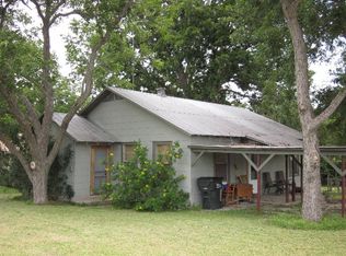 608 N Pecan Dr, Moulton, TX 77975