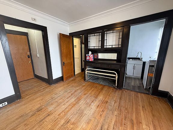 3rd image of 1302 Linden Ave APT 313