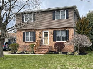 137 Fernwood Ave, Burlington, NJ 08016