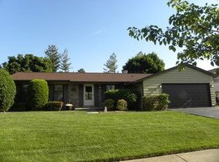 1569 Oregon Trl, Elk Grove Village, IL 60007