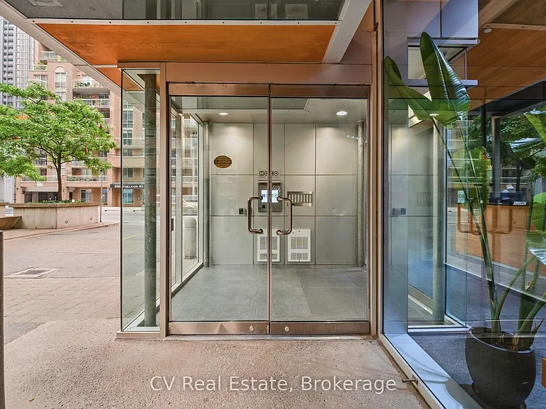 333 Adelaide St E #1414 — Photo 4