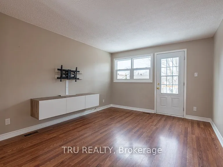 191 Castlefrank Rd — Photo 4