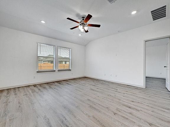 5th image of 132 Sweetwater Creek Ln