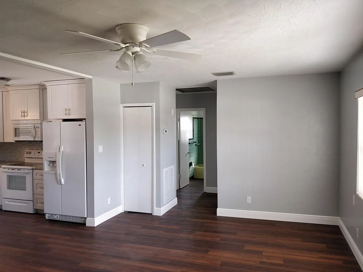 Just inside front door, towards bath/bedrooms - 3407 Teal Ave