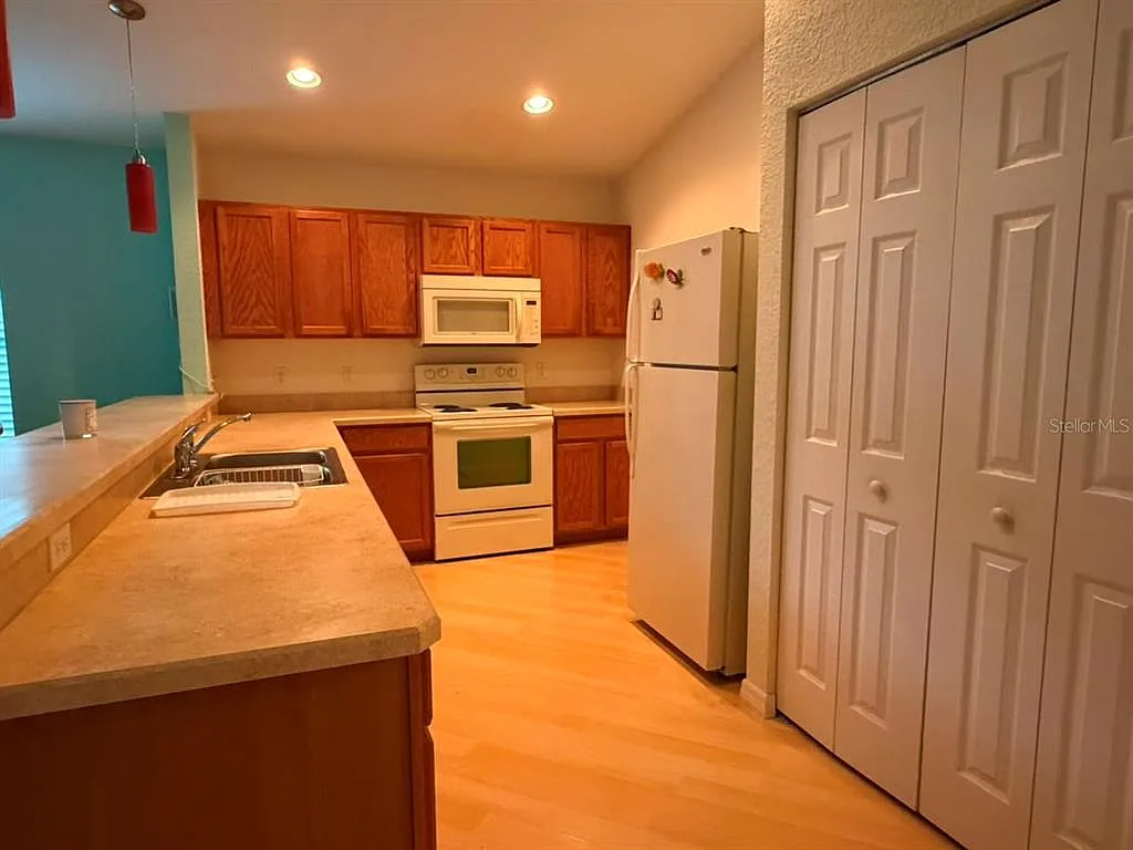 3 bed, 2.0 bath, 1425 sqft, $1,750 — Photo 3