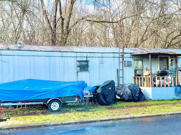 209 N Mountain St, Bainbridge, OH 45612