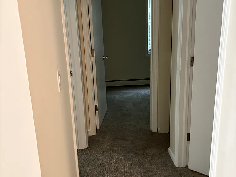 Sunset Cove Apartments — Photo 9