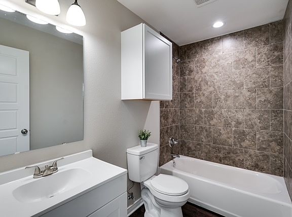 5th image of 3407-3425 Brooke Pl #3407