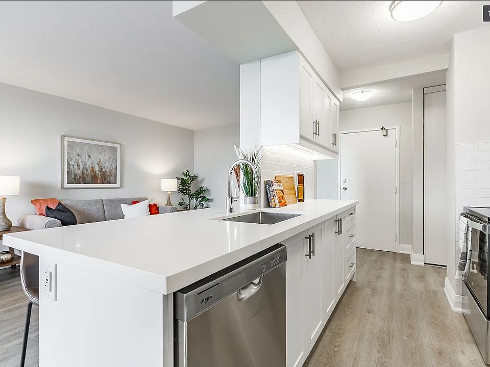 1st image of 123 Charlton Ave E #1903