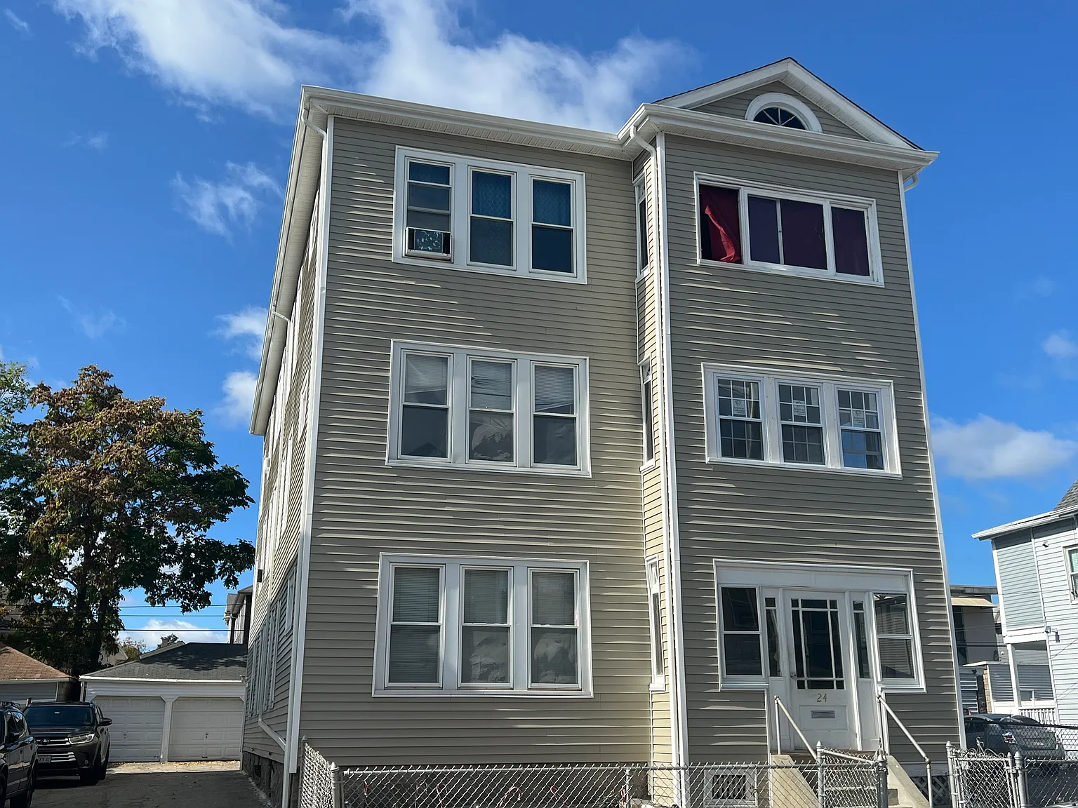 4 bed, 1420 sqft, $2,700 — Photo 1