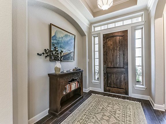 2nd image of 2018 Edgemont Pl