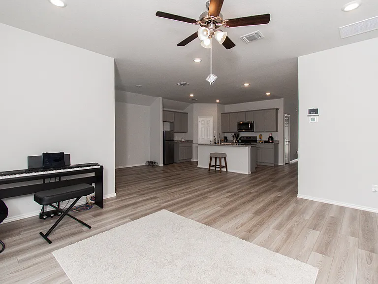 2342 Bee Creek Loop — Photo 4